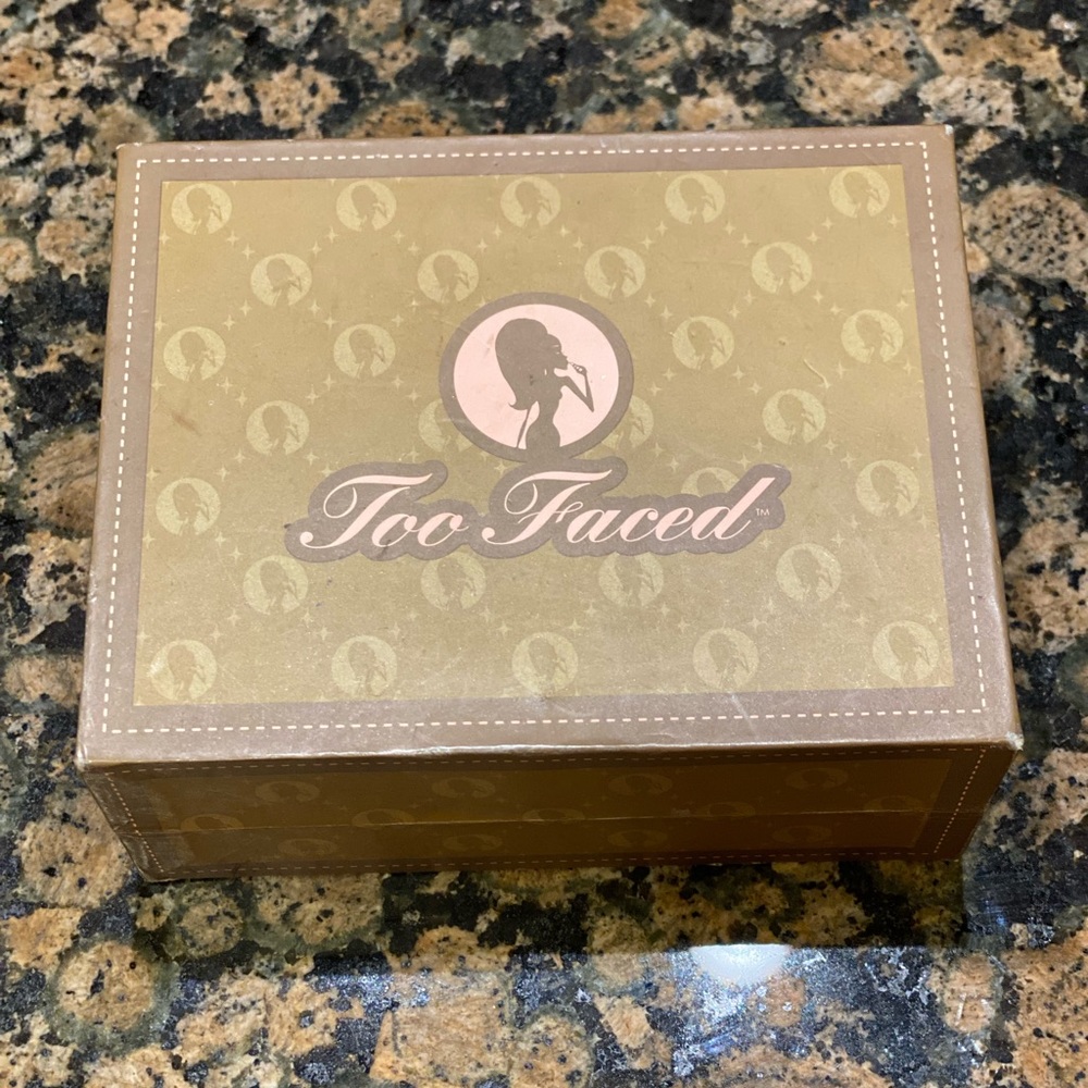 New Too Faced Lights, Camera, Glamour palette disc